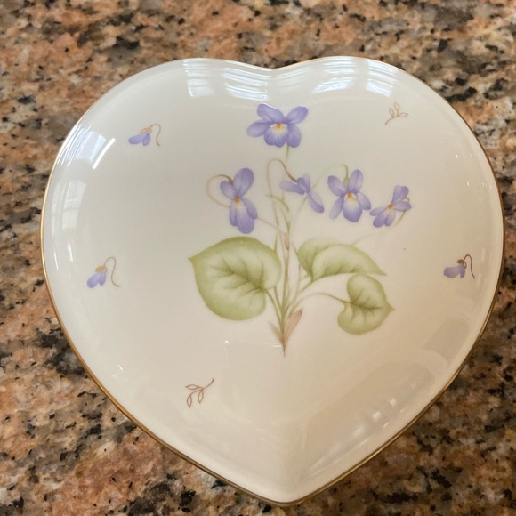 Mikasa Other - Mikasa Tender Violets Bone China Trinket Box EUC